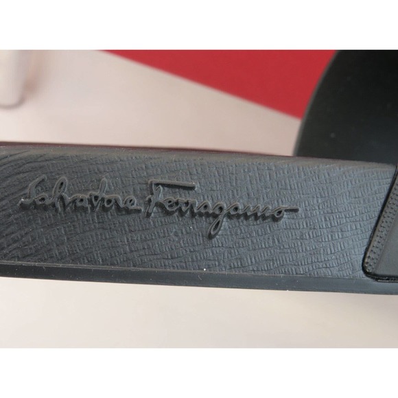 FERRAGAMO GROOVE 10 BLACK LEATHER STRAP GANCINI RUBBER LOGO SANDALS SLIDES 13 M - Picture 13 of 14